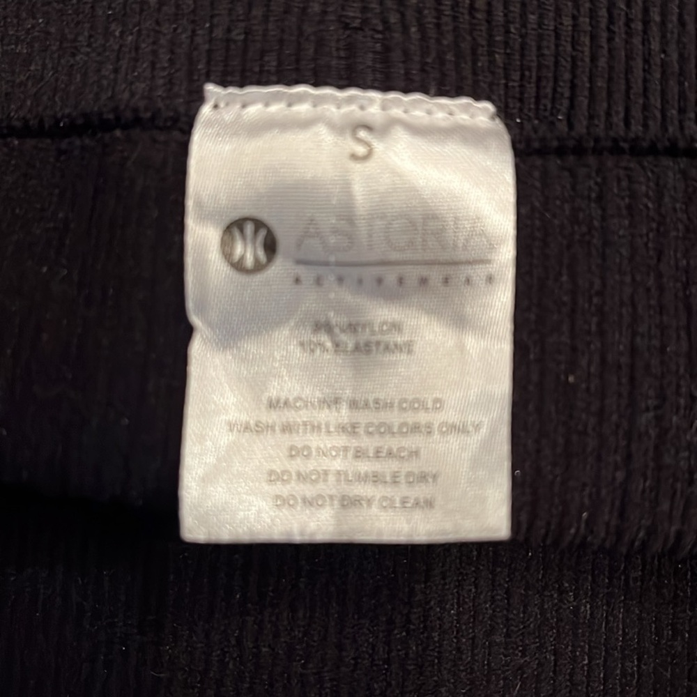 Astoria Activewear Top size Small - Picture 5 of 5